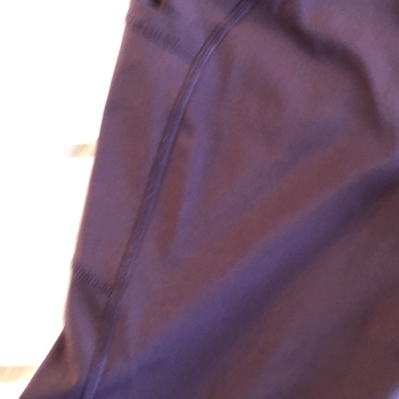 Zyia Wine Brilliant pocket Capri leggings - Picture 3 of 4